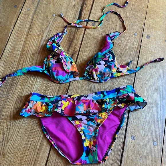Ruffle floral bikini Kenneth Cole swimwear